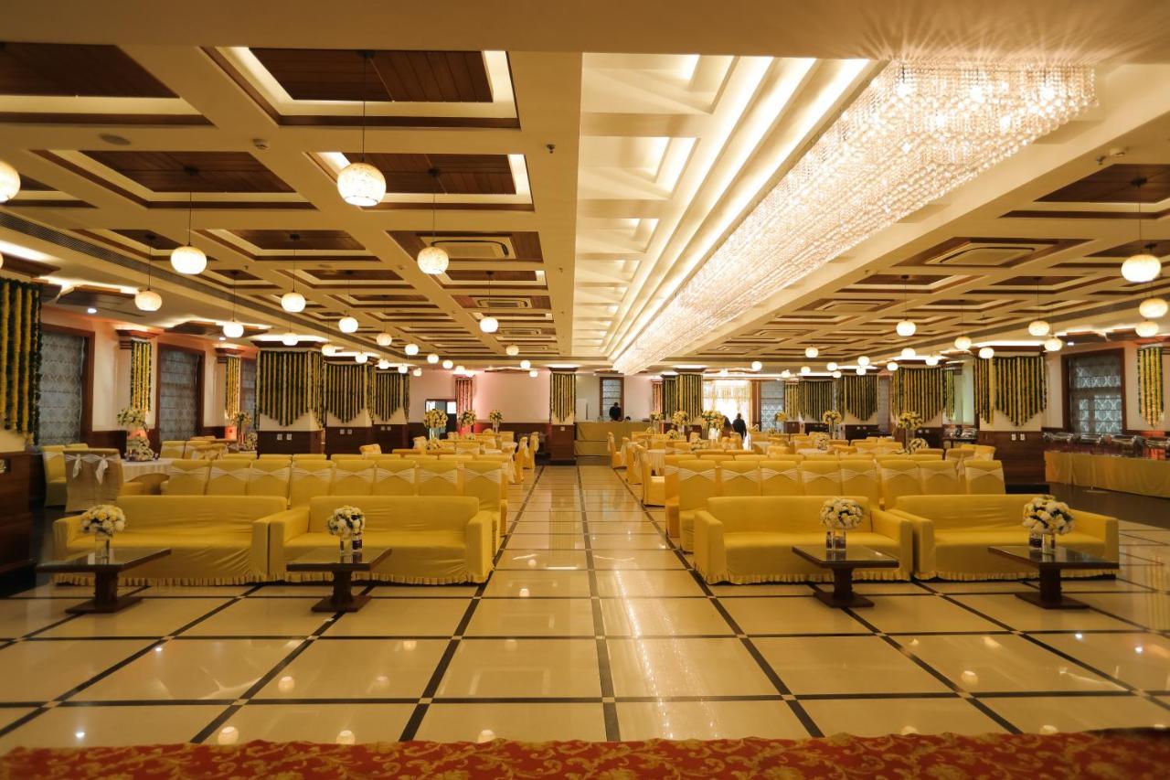 Hotel Saffron Leaf Dehradun Exterior foto