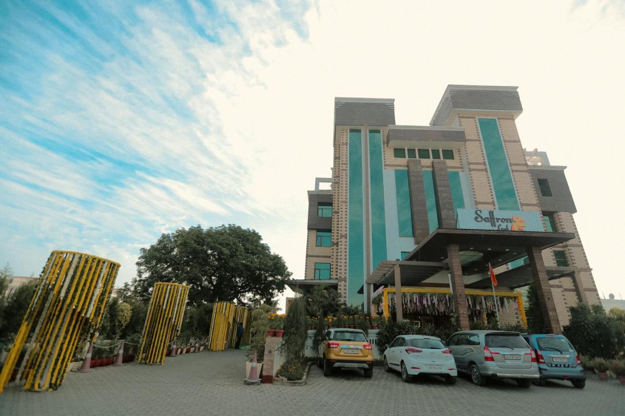 Hotel Saffron Leaf Dehradun Exterior foto