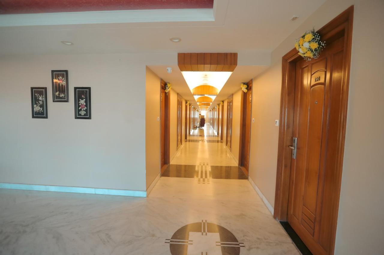 Hotel Saffron Leaf Dehradun Exterior foto
