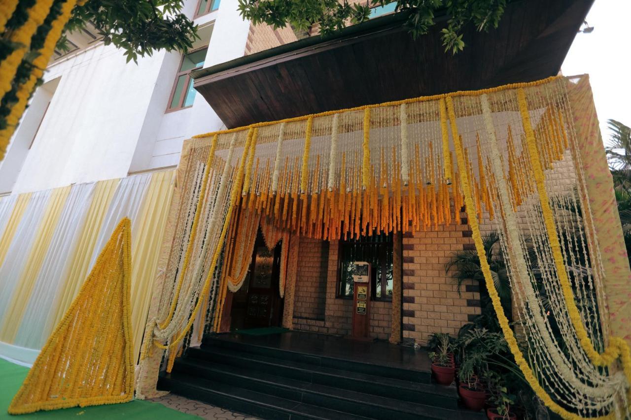 Hotel Saffron Leaf Dehradun Exterior foto
