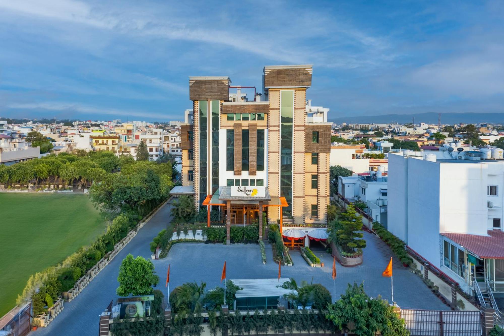 Hotel Saffron Leaf Dehradun Exterior foto