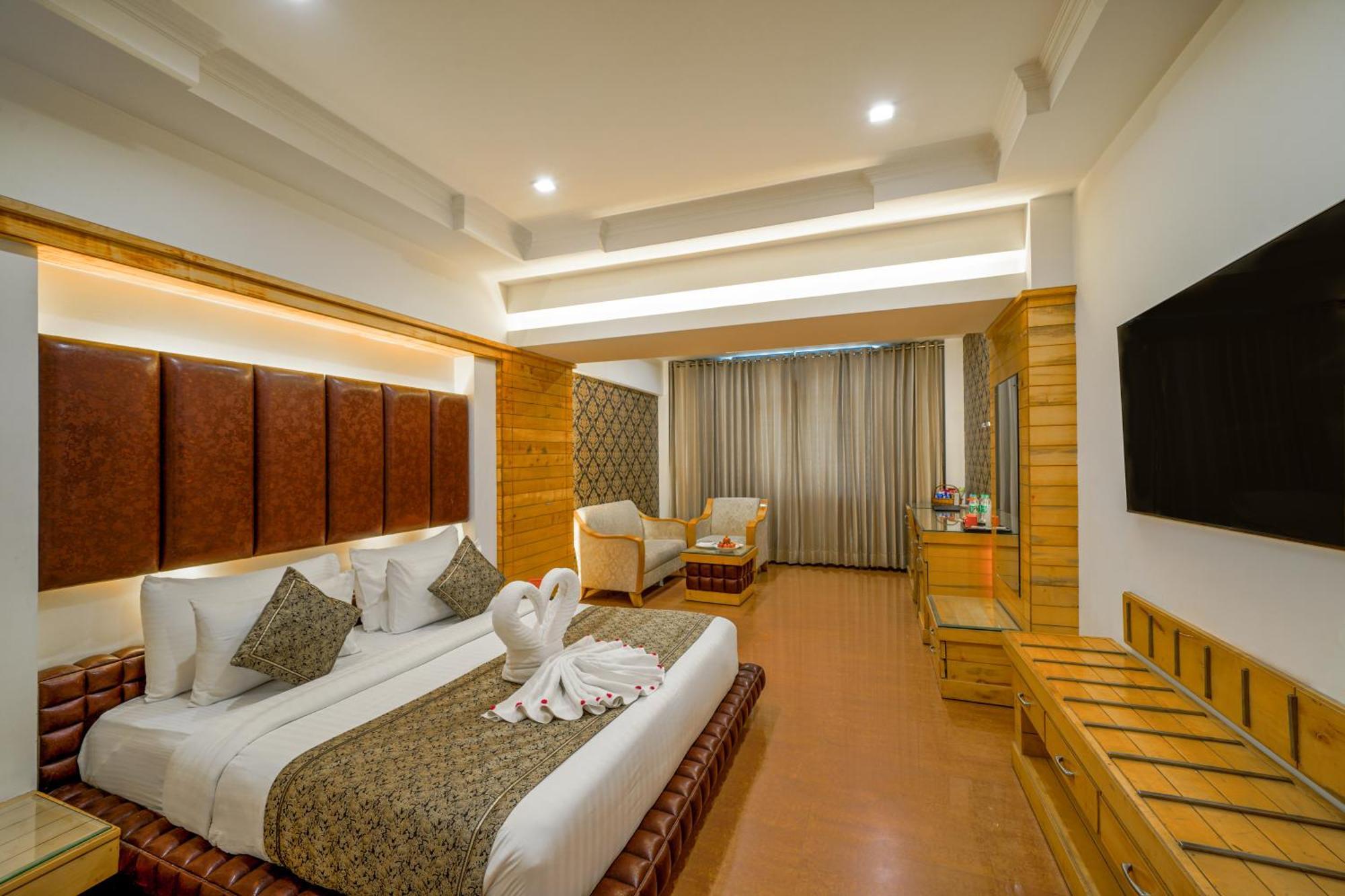 Hotel Saffron Leaf Dehradun Exterior foto