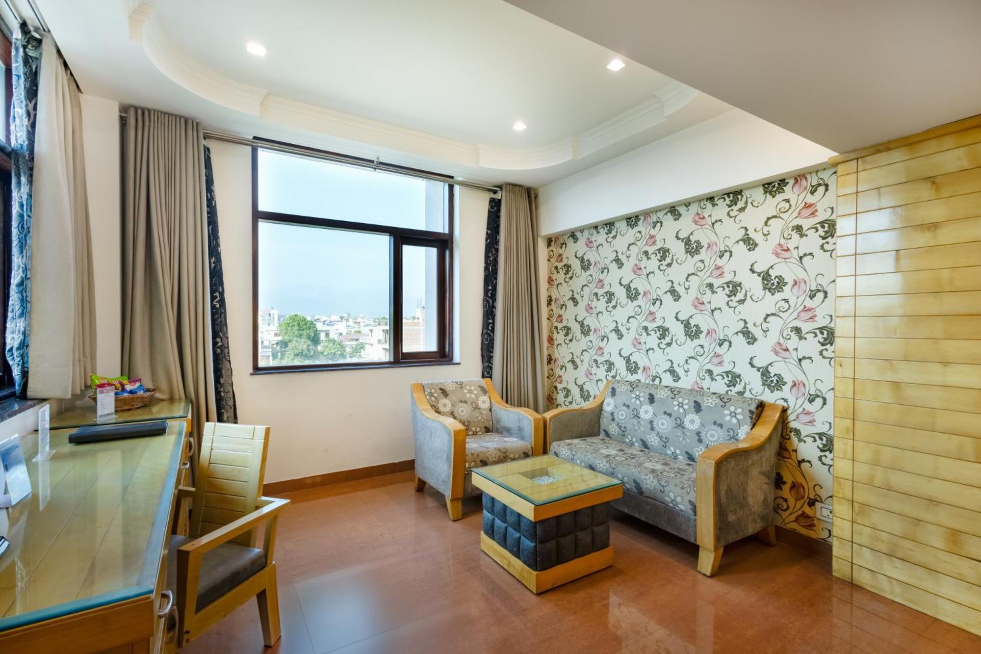 Hotel Saffron Leaf Dehradun Exterior foto