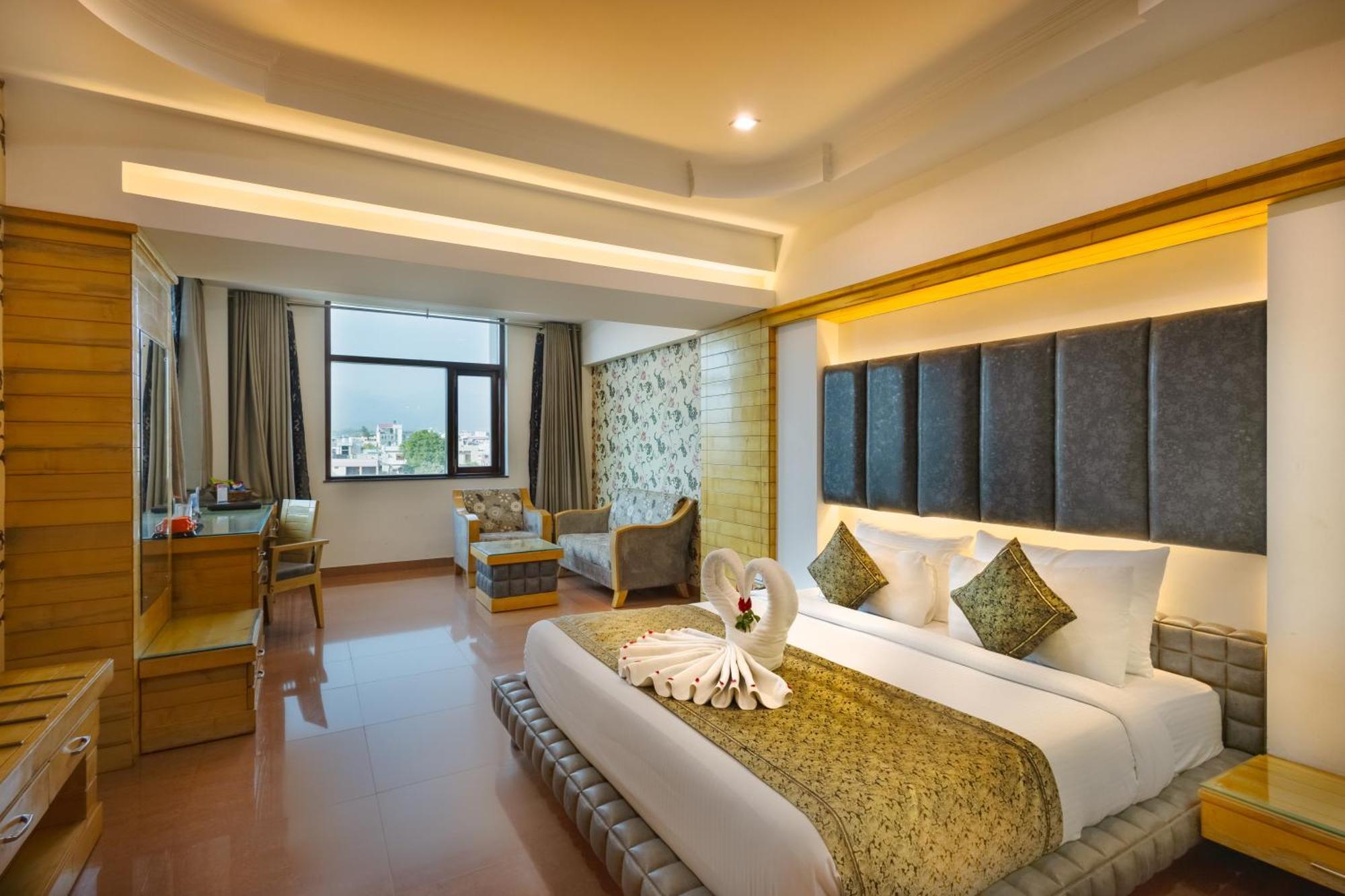 Hotel Saffron Leaf Dehradun Exterior foto