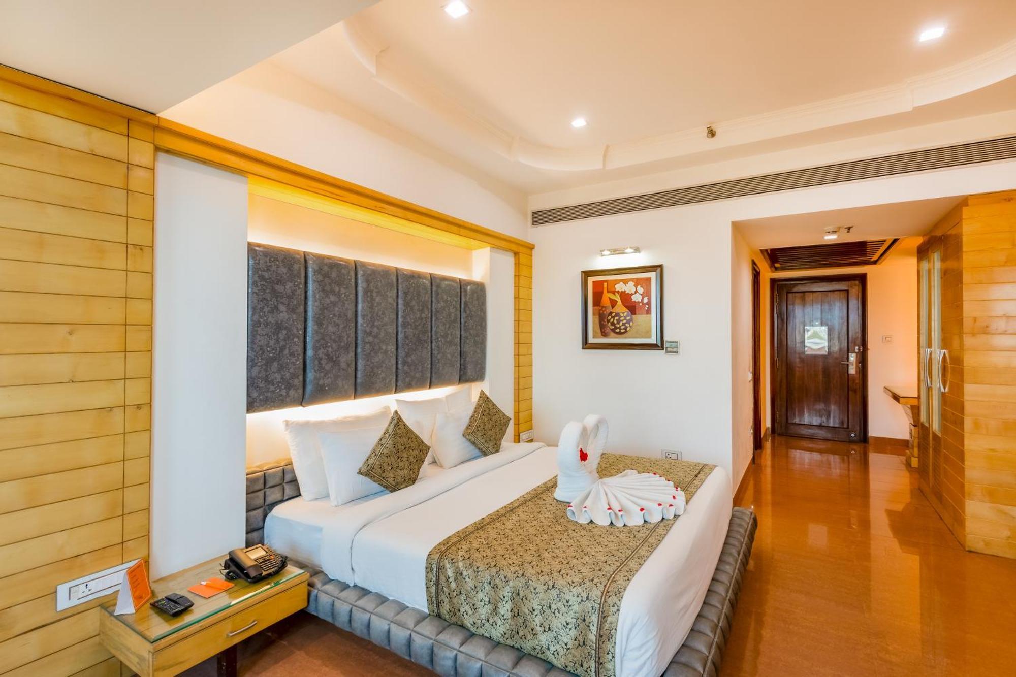 Hotel Saffron Leaf Dehradun Exterior foto