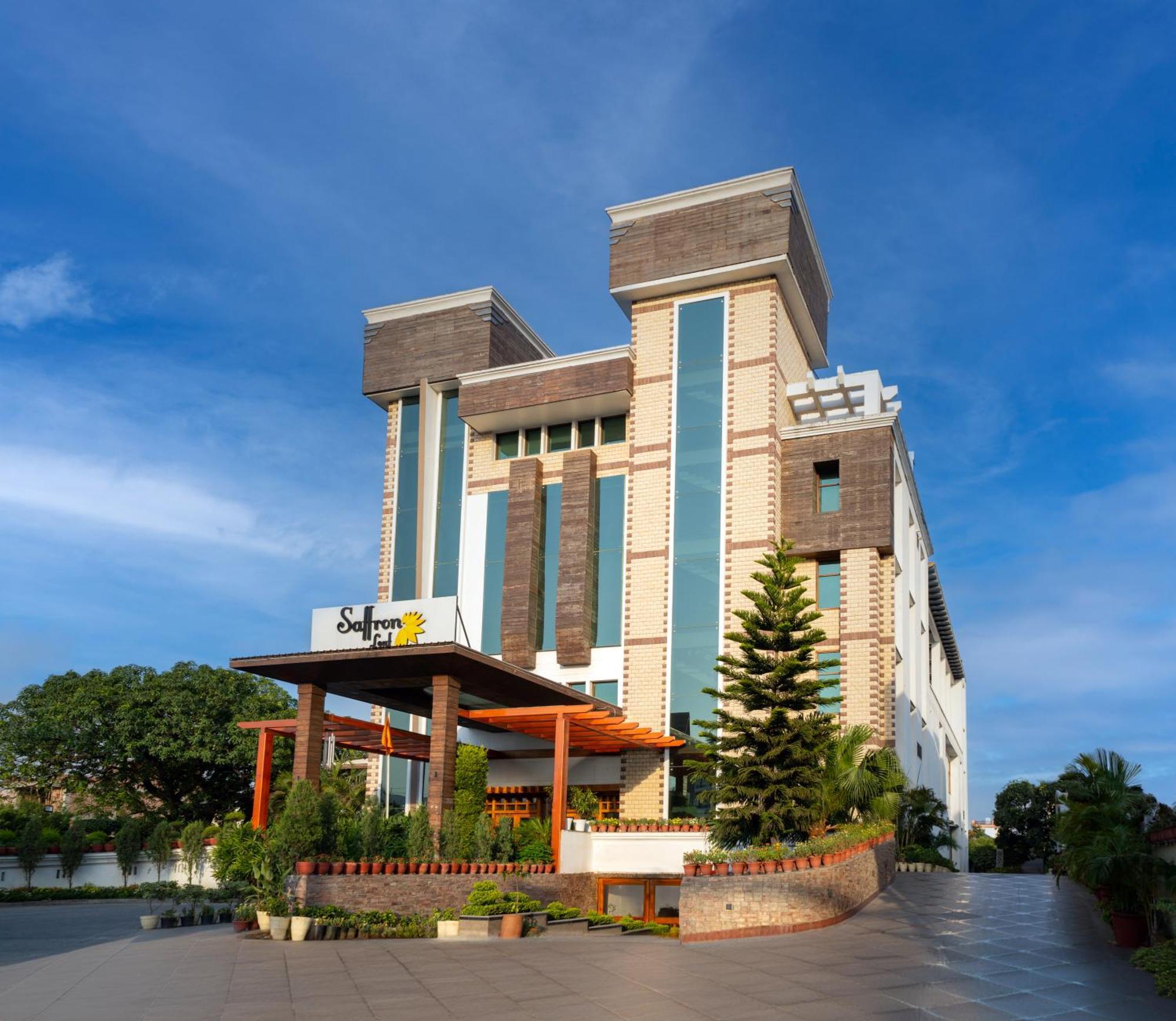 Hotel Saffron Leaf Dehradun Exterior foto