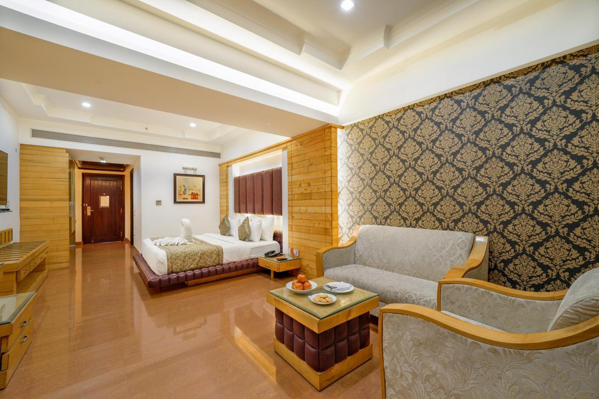 Hotel Saffron Leaf Dehradun Exterior foto