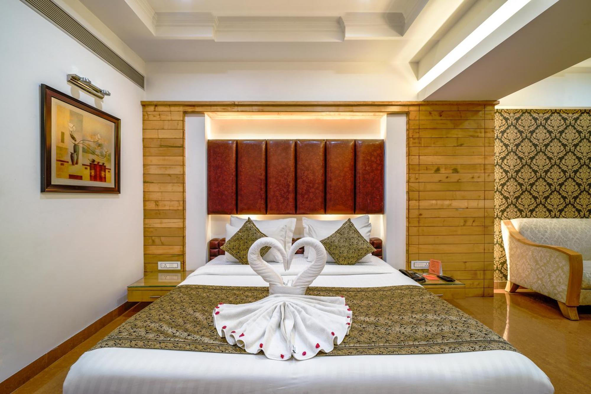 Hotel Saffron Leaf Dehradun Exterior foto