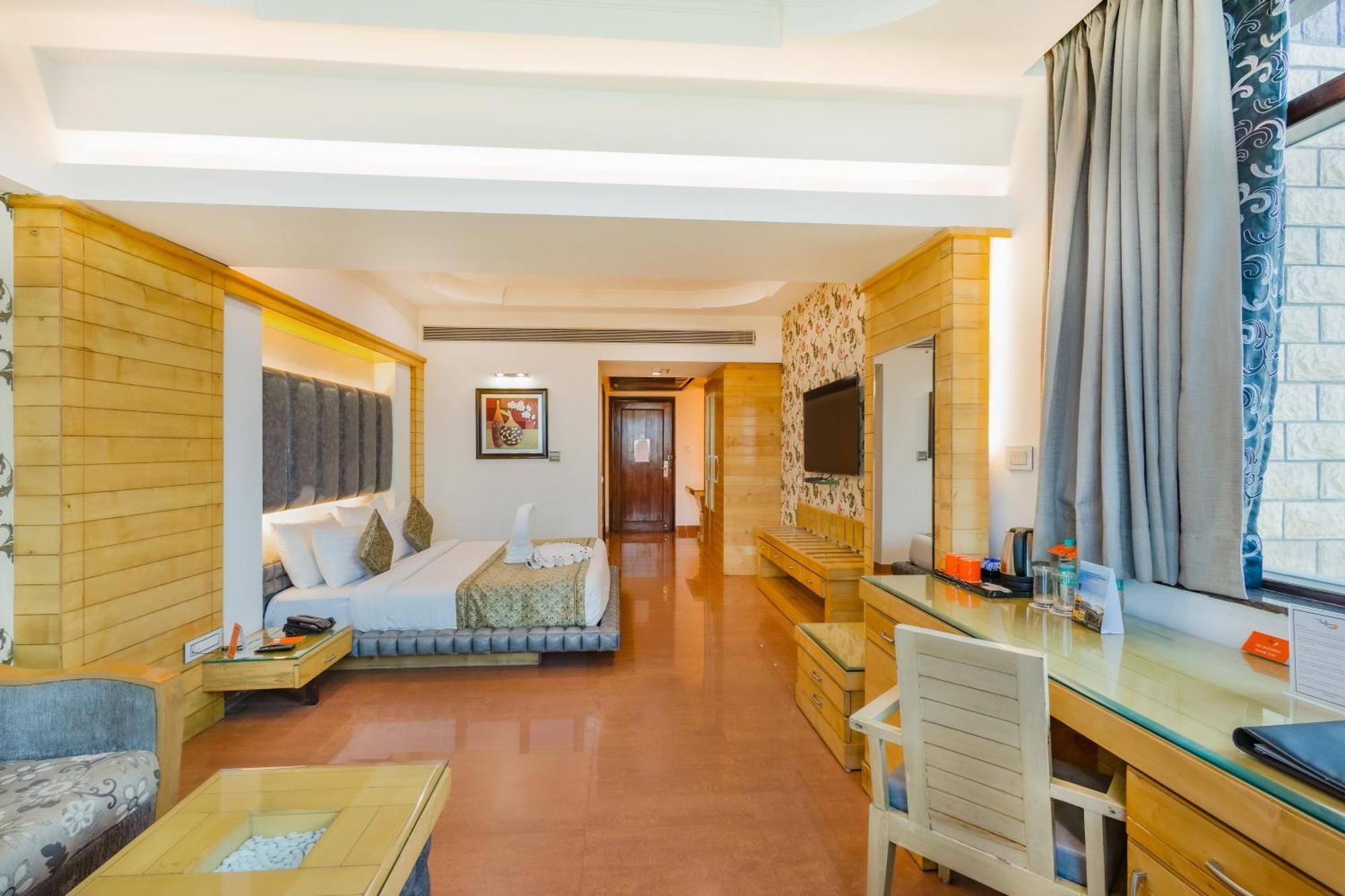Hotel Saffron Leaf Dehradun Exterior foto