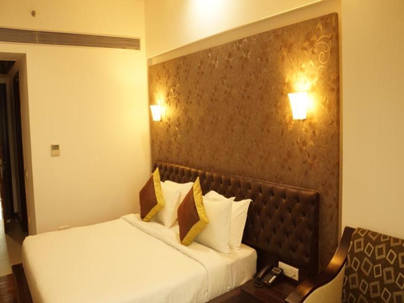 Hotel Saffron Leaf Dehradun Exterior foto