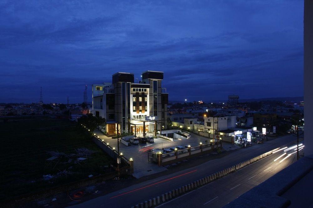 Hotel Saffron Leaf Dehradun Exterior foto
