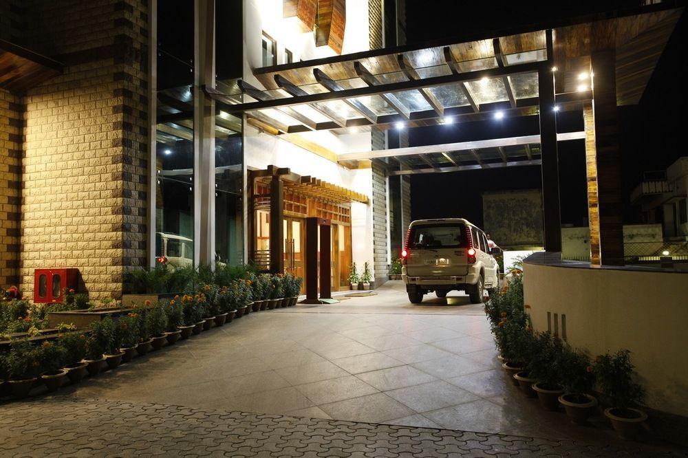 Hotel Saffron Leaf Dehradun Exterior foto