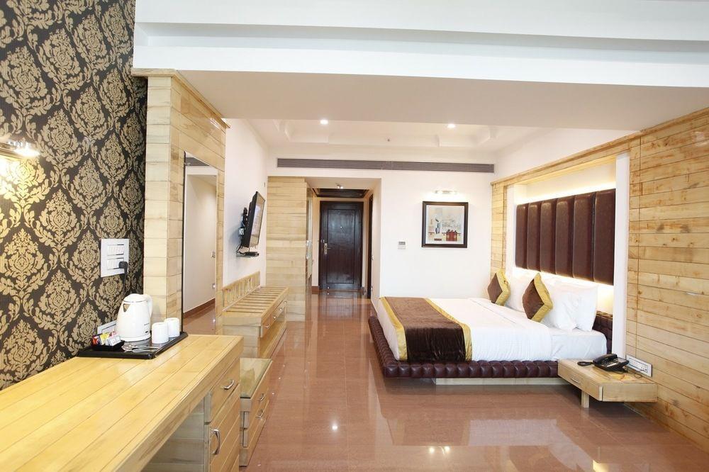 Hotel Saffron Leaf Dehradun Exterior foto
