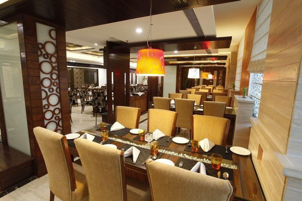 Hotel Saffron Leaf Dehradun Exterior foto