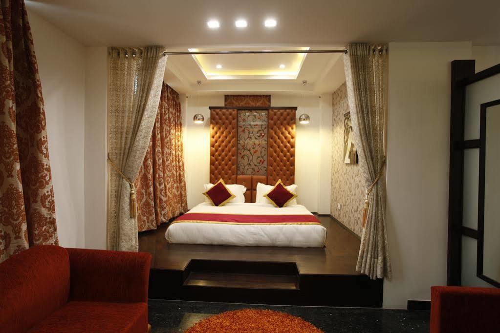 Hotel Saffron Leaf Dehradun Exterior foto