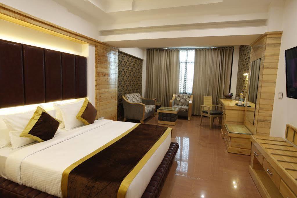 Hotel Saffron Leaf Dehradun Exterior foto